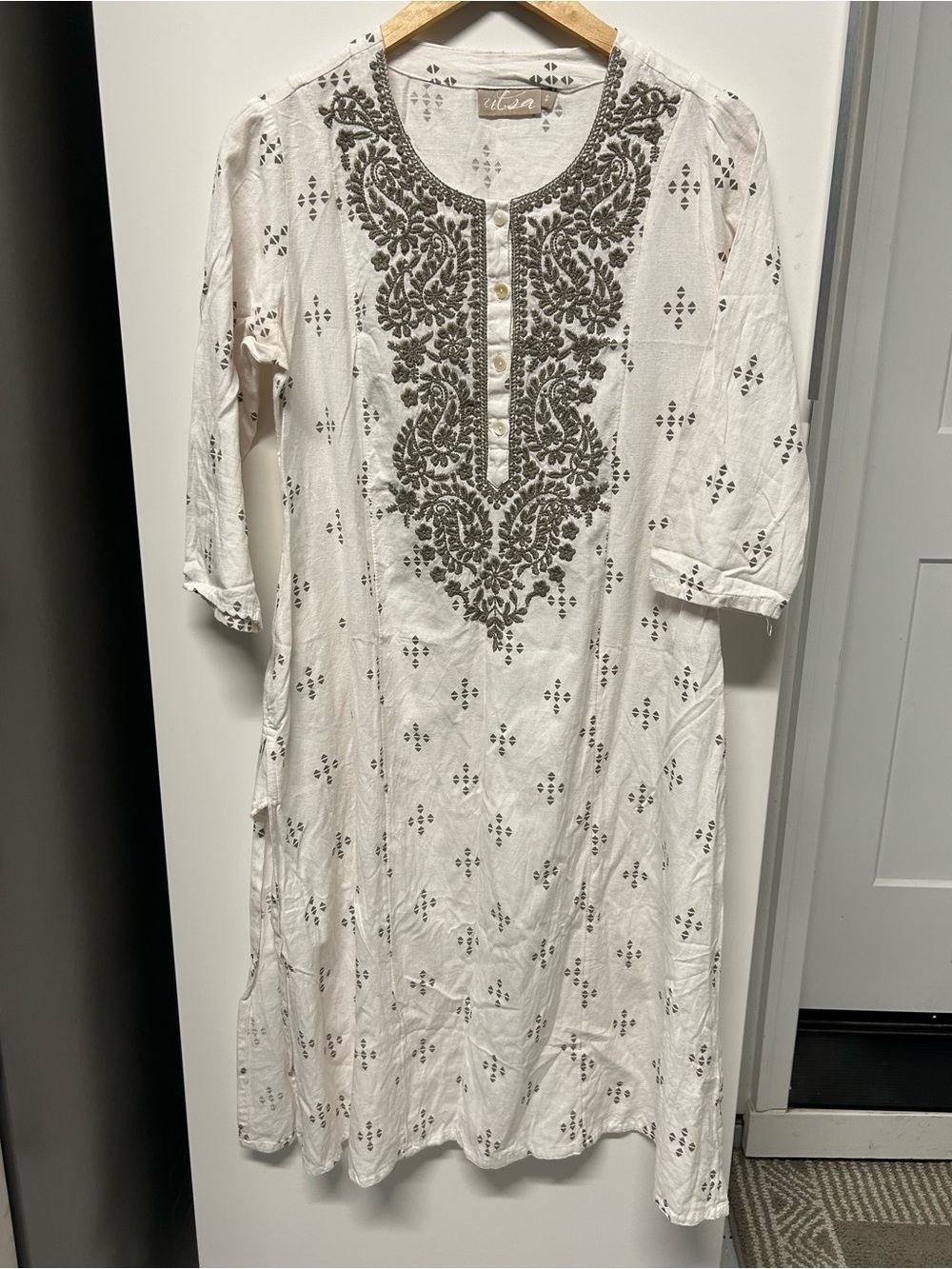 White Long-Sleeve Embroidered Tunic Dress with Grey Motif